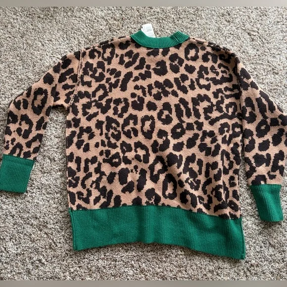 NWT. Aerie Green Trim Leopard Print Women’s Sweater - Picture 2 of 3